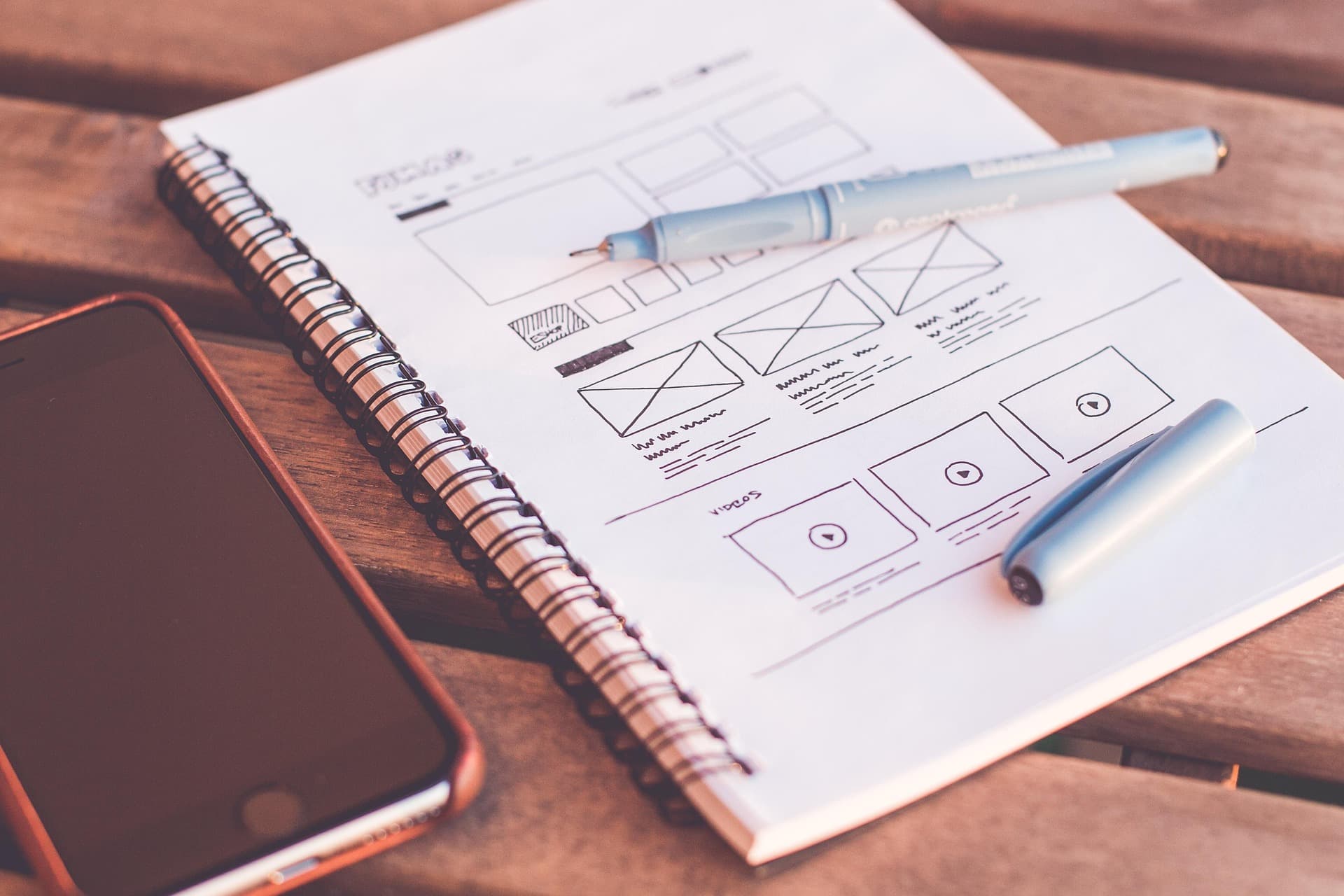 Interface d'un site web moderne sur différents appareils